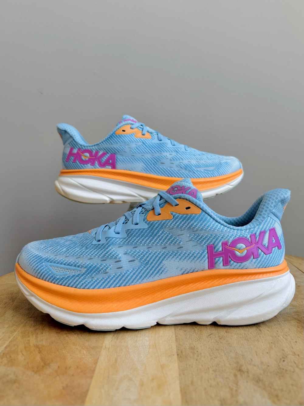 Hoka One One Clifton 9 Airy Blue Ice Water Pink Orange Size 10B Running Shoes